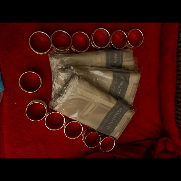 12 Elegance Napkins and 12 Silver plated Napkin Rings - Picture 1 of 7